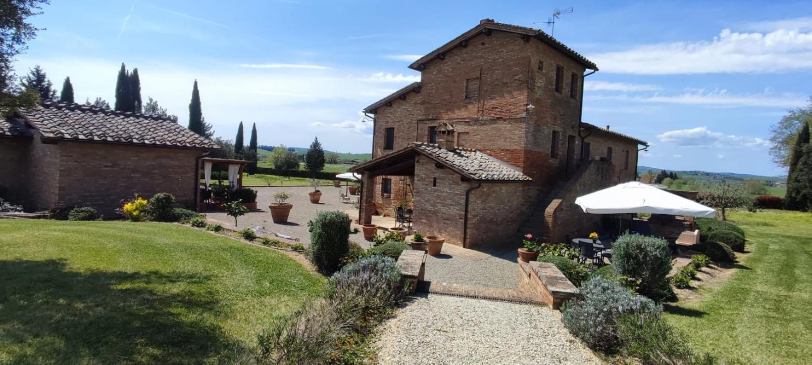 Agriturismo San Pierino 몬테로니다르비아 외부 사진