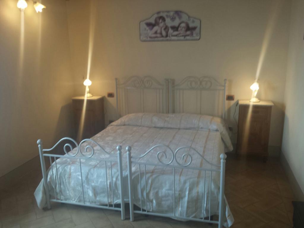 Agriturismo San Pierino 몬테로니다르비아 외부 사진