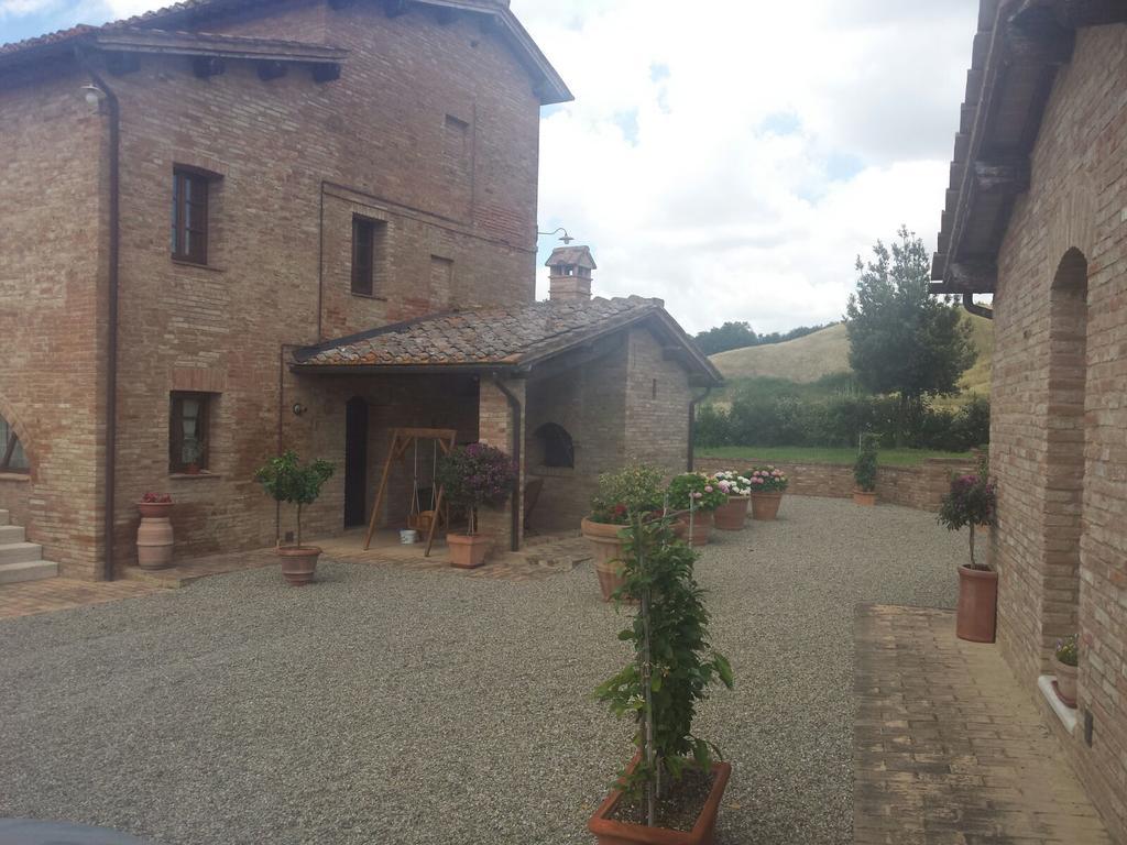 Agriturismo San Pierino 몬테로니다르비아 외부 사진