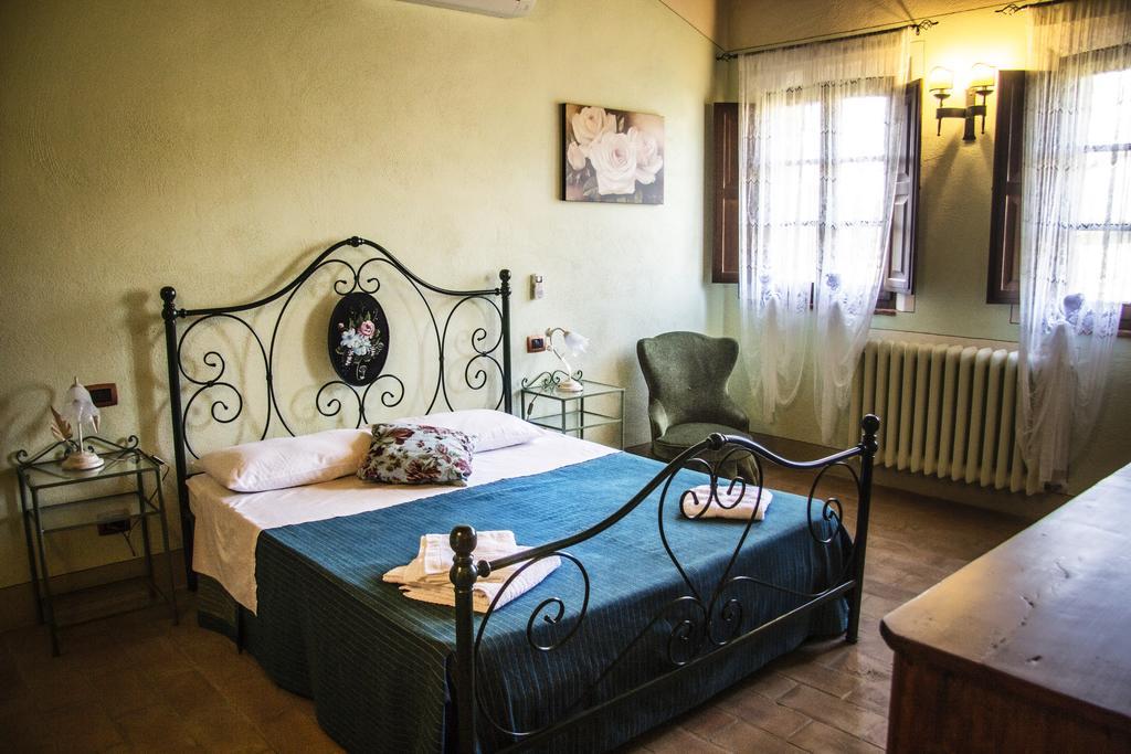 Agriturismo San Pierino 몬테로니다르비아 외부 사진