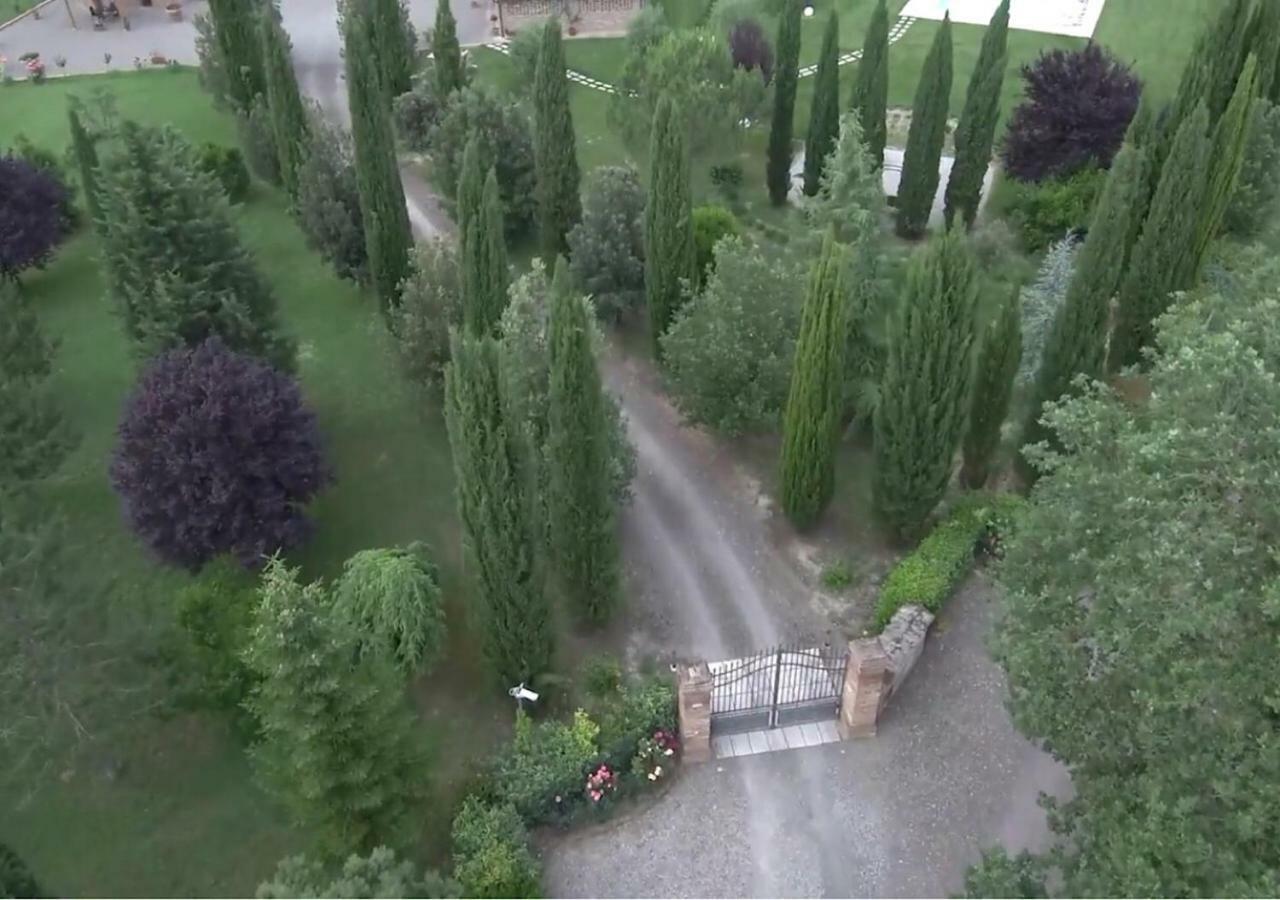 Agriturismo San Pierino 몬테로니다르비아 외부 사진